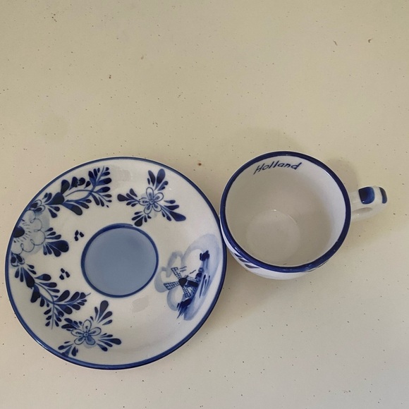 Delft Floral Blue and White Teacup and Saucer Set - Picture 5 of 10